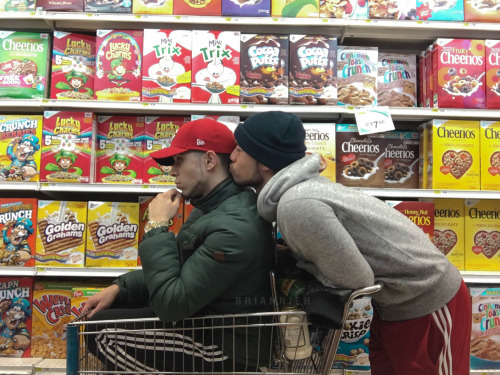 briannieh:Grocery shopping. I want honey bunches of oats but babe wants cookie crisp. which should w