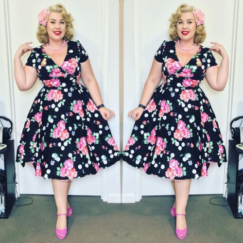 This dress is honestly one of my favs! It gives me such great shape!! Do you have a favorite dress t