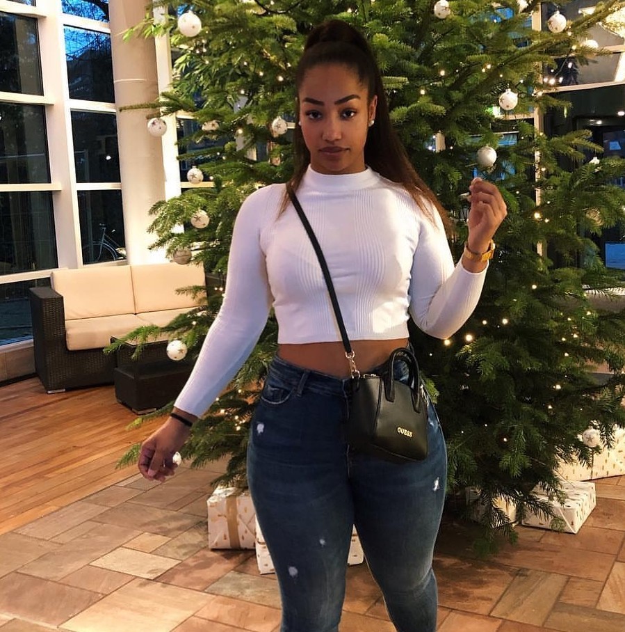 kingjazziedad:  DeliciouslySexy. Petite. Shortie. BootiDelicious.Ms Sesylis 💜💜💜