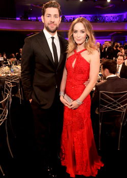 emilyblunt-news:  Emily and John at the Critics’