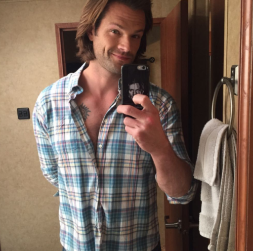 marrieddorks:jaredpadalecki Do you see what I see?… #supernatural #spnfamily #season13 #