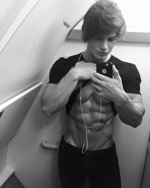 agmsye - Male Muscle Transformations