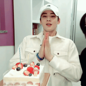 binsblush:  eunwoo on his birthday with the most adorable smile (✿◠‿◠)