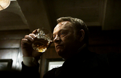 luojins:-there’ll be no melodramas here. just live men, or dead men.jared harris as francis crozier 