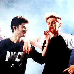 zayncangetsome:  niall licking zayn’s finger 5/1 
