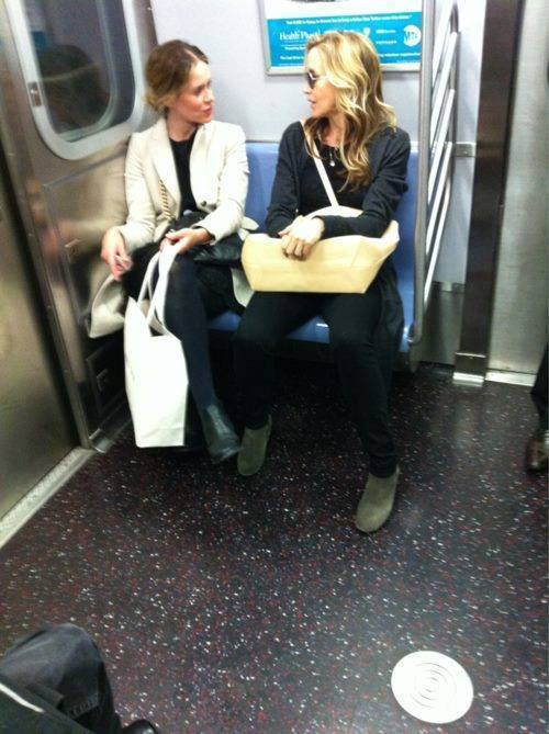 rikkisixx:  can you imagine seeing THIS on the subway? like. really?!?!? 