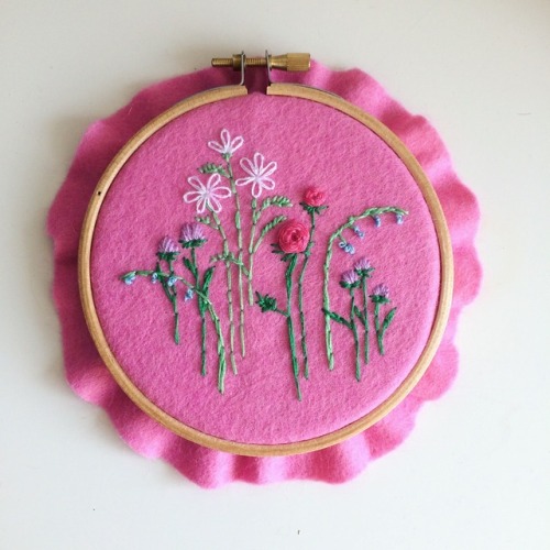 commanderflowers: Little flower garden Embroidery