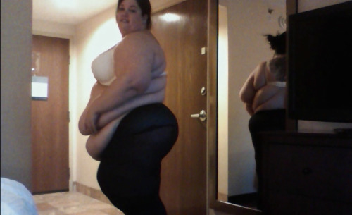 ssbbwfeedeeheaven: Wanna fuck a fat horny bbw? - CLICK HERE!  