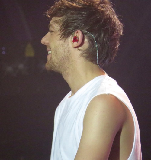 hazhasasecret: What are you talking about? I’m not obsessed with his profile. Louis, Sheffield