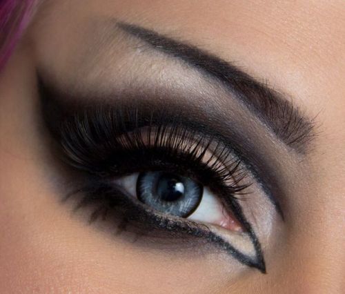 Day 12; Cat Eye. Full list of products can be found on my blog; nouw.com/trickmetolife . #makeup #mu