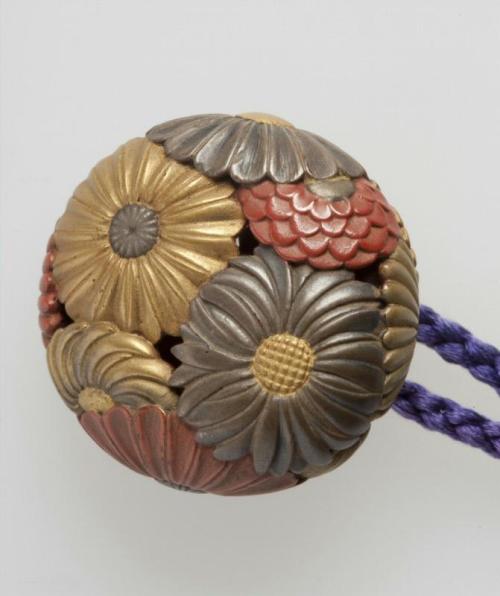 Manju (cake)-type openwork netsuke of chrysanthemumsPlace of Origin: JapanDate: approx. 1800-1900Obj