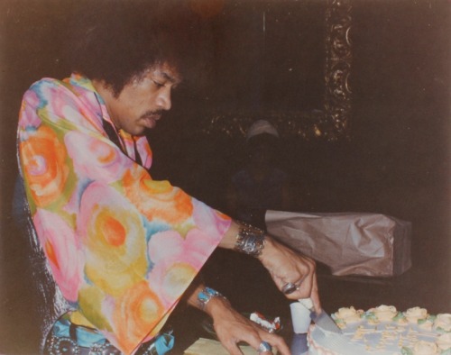 Jimi Hendrix cutting his birthday cake on November 27th, 1968.