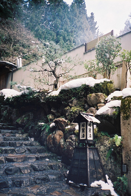 brutalgeneration:  hot spring at kurama by mgsn on Flickr. 
