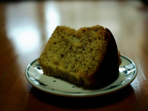 ryo-sound:アールグレイの茶葉を入れてシフォンケーキを焼いた フワフワに焼き上がって美味しい
