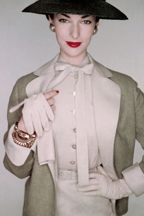 A vision of elegance, in 1953. Photographed by Clifford Coffin.