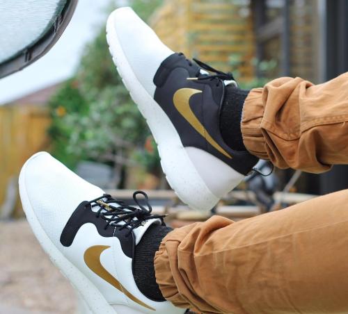 Nike Roshe Run Hyperfuse 'Gold Trophy' (by Kyle – Sweetsoles – Sneakers,  kicks and trainers.
