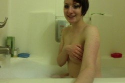 follyflogger:  Bath time. Fuckin look at those bubbles.