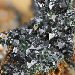 vugnasmineralblog:   Libethenite  L’ubietová