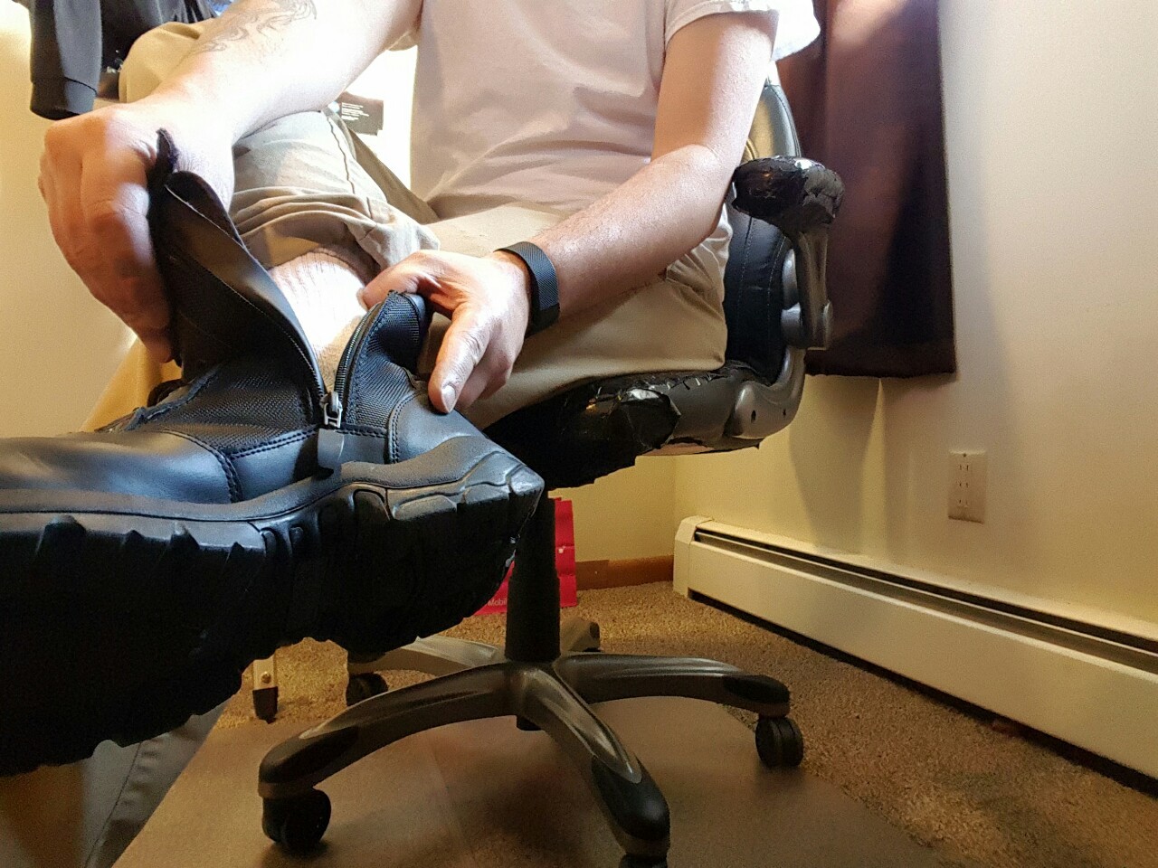 germanfootsniffer:  sniff sniff  Gotta give us a little more