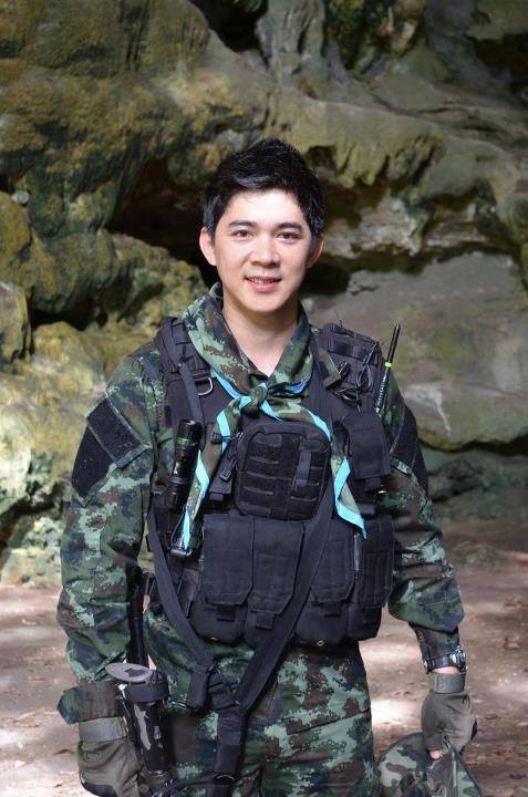 asianboysloveparadise: Soldier vs policeman 4asianguys.tumblr.com