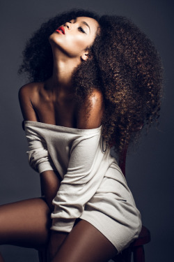 epitomeofkaydane:  18-15n-77-30w:  michelle-p-hansen:  Photo : Oleksandr Pshnychnyy  http://18-15n-77-30w.tumblr.com/   Her hair ! Ughh I just want to free my hair. That’s all. But I need help.