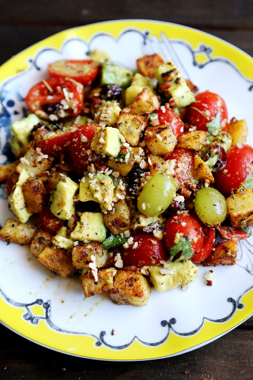 vegan-yums: Avocado Tomato Grape Salad with Crunchy Potato Croutons