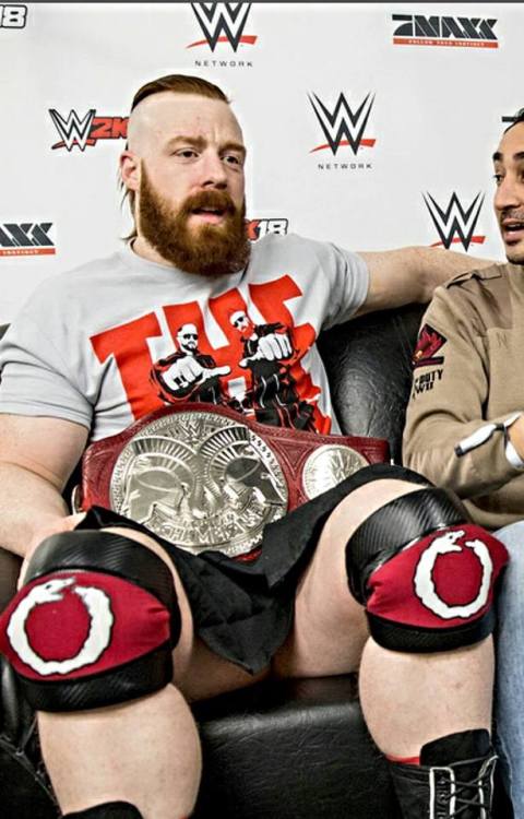 deidrelovessheamus:  omgsheamus:  Unbelievably thic 😋😍  I love his thick legs!😍😋