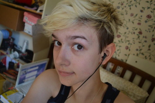 underhuntressmoon:noeltato:jensenackleslikesboyshorts:skidar:godtie:DO YOU HAVE SHORT HAIR??IS YOUR 