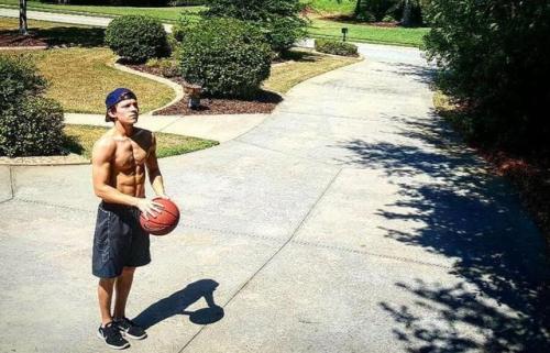 brazilianbananasman:  Tom Holland