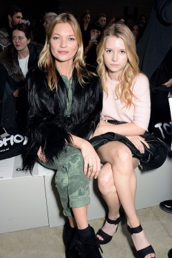 womensweardaily:  Kate Moss and Lottie Moss