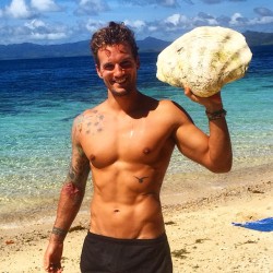 lov3-man-dick:  parkerhurley:I was really excited about this monster shell. #explore #nomad #beachcomber #treasure #philippines #apulitresort #secretbeach (at Apulit Island)