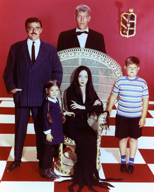 John Astin, Lisa Loring, Ted Cassidy, Carolyn Jones, Ken Weatherwax / publicity still for The Addams