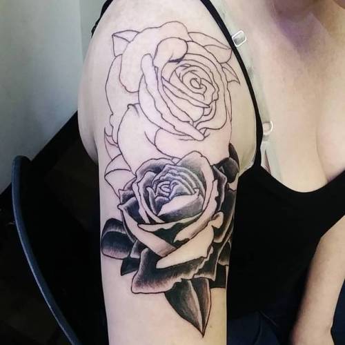 Got a start on these roses.  Looking forward to finishing these up in a few weeks.   Thanks for coming in, Barbara!    #roses #tattoos #blackandgrey #flowers #chelsea #ink  (at Raven’s Eye Ink)