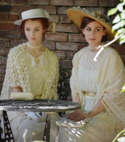 elfofthewoodlandrealm: I am supposed to be writing an essay on Irish America right now but instead here’s a really cute throwback of me and @feralfangs in Edwardian garb 😅 I still can’t believe that we didn’t melt in the southern heat when we