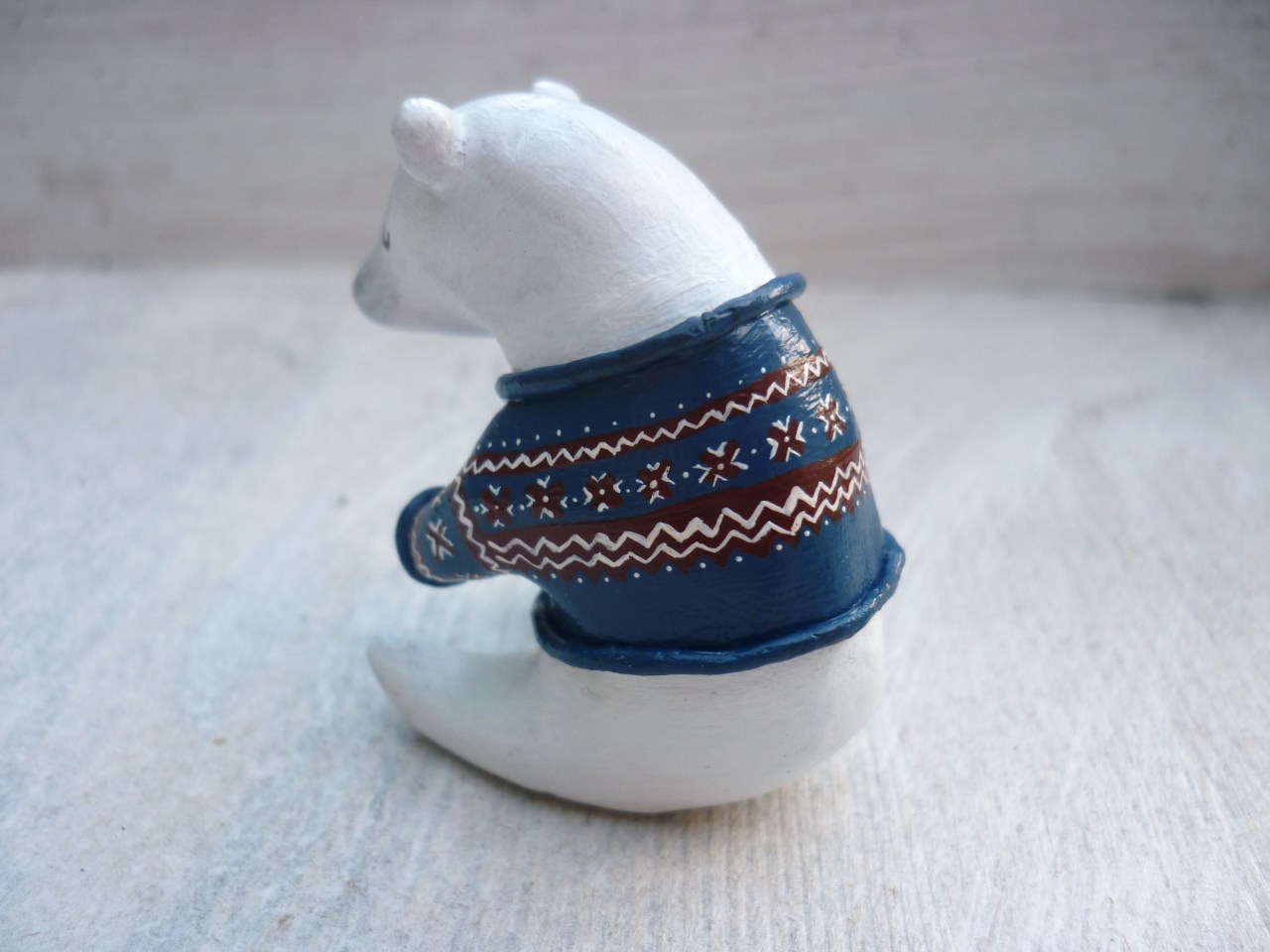 inklingsthings:A cosy polar bear! I’m adding more animals to my shop this week 💕