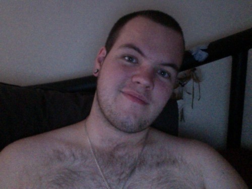 ferrum-animam:Happy to finally be home after a very exhausting 48 hours. Haircut, video shoot, clubbing, uni (hungover) and then lunch with the uni folk. Bed, I’ll never abandon you again. *Hugs pillow*