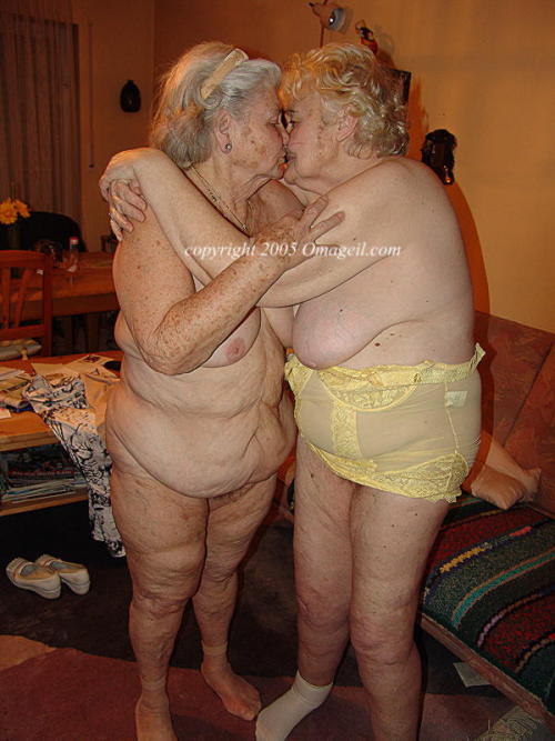 ramirofdzrmz:  Best grannyfriend  !! 