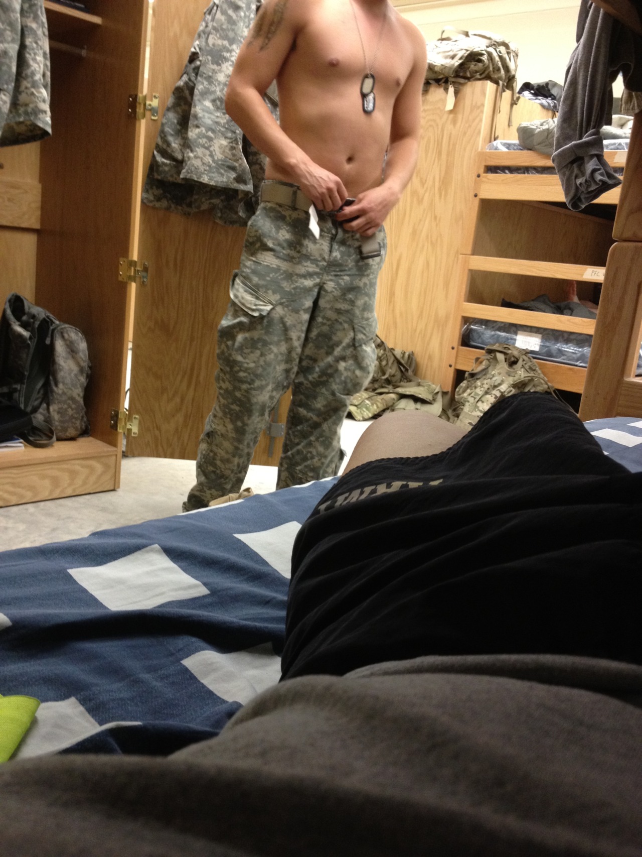 anonymousanybody:  my dick was so hard in these pix. I love my deployment fuck buddy.