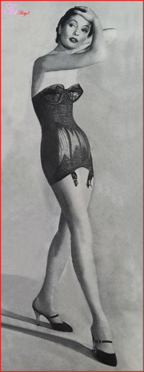 Solche eleganten Corsetts kamen zuerst aus Frankreich, ein Land das schon Jahrzehnte vor uns das Lie