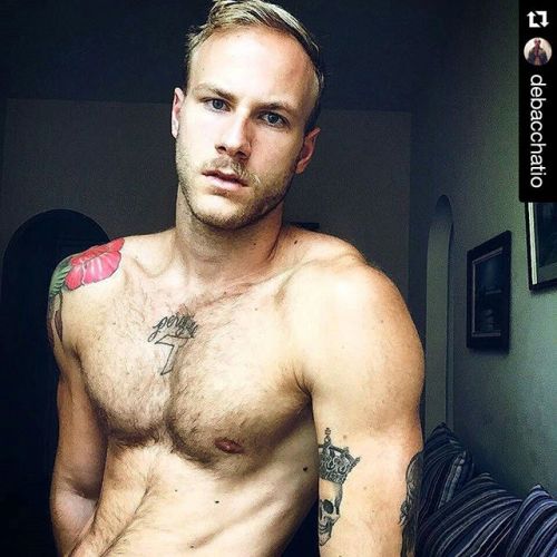 https://gay-is-so-cuuute.tumblr.com/post/131513493436