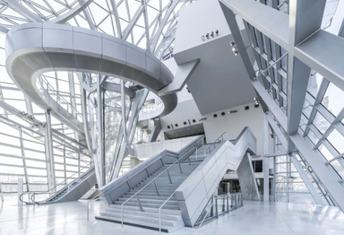 really-shit:  Musée des Confluences designed by  Coop Himmelb(l)auThe Musée des Confluences understands itself not as an exclusive “Temple of the Muses” for the educated elite, but as a public gateway to the knowledge of our time. It stimulates