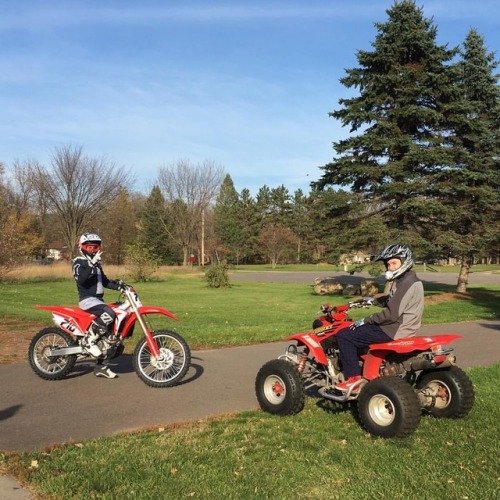 Went out for a rip with the little bro today. #ridered #bleedred #honda #crf450r #sendit