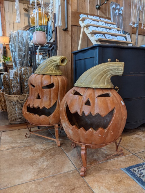 halloweenatdusk: Cute ghost & pumpkin ceramics found in Lakeland, Fl
