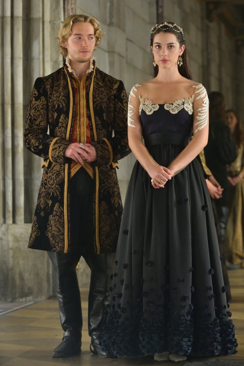 REIGN 2x07: ADELAIDE KANE as MARY STUART