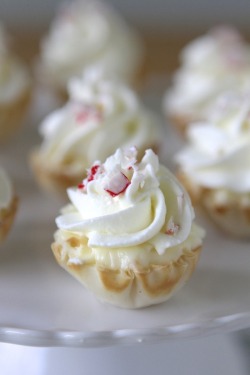 guardians-of-the-food:  Mini Peppermint Cream White Chocolate Cheesecake Tarts