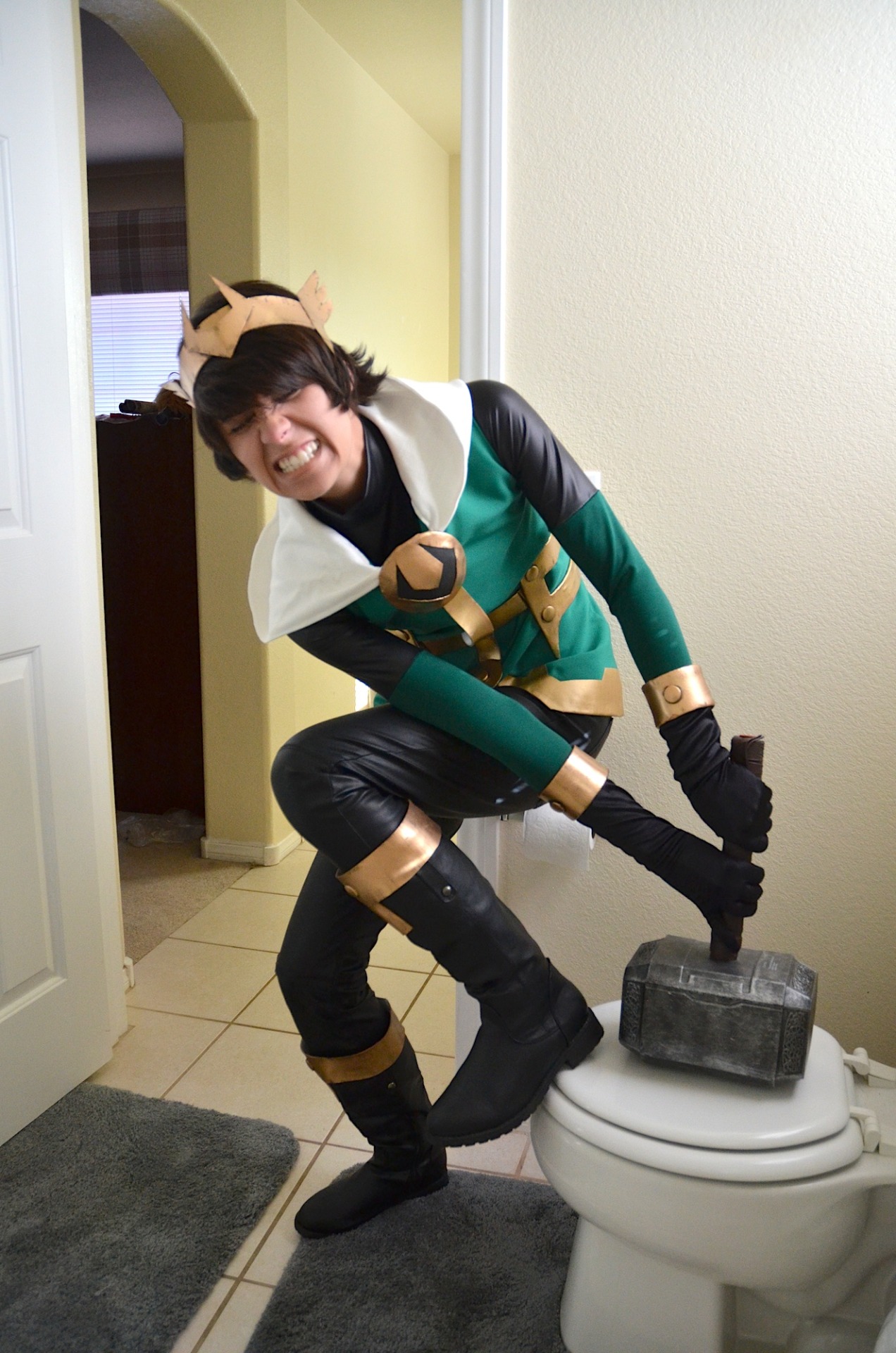 michaelbaileywriter:  antiaichan:  And they say I’m the trickster of the family.