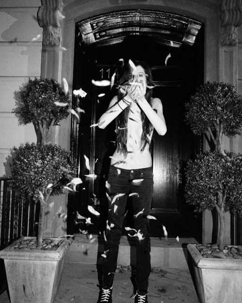 mikeymcmichaelsphotos:@dukenyc #mikeymcmichaels #bnw #chaos #leaves #leavesfalling #blowing #night #