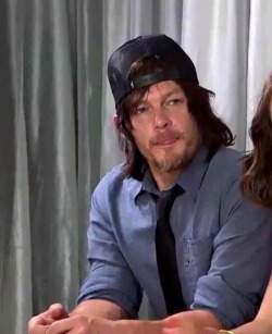 reedus-place:  Hi there pretty tongue.  Laura