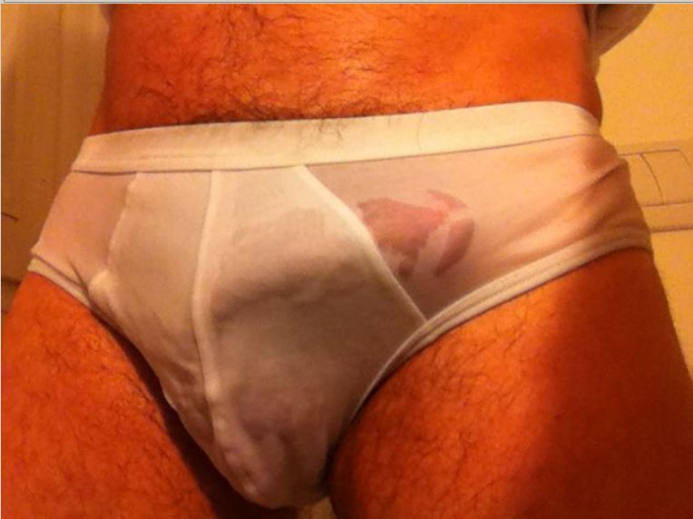 briefsgalore:  Every day new hot guys showing off their body in briefs or speedos!