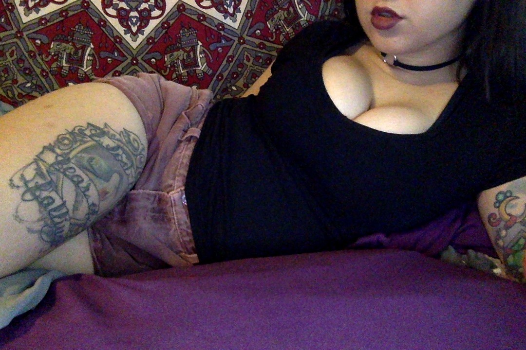 gerardgay:  is my cleavage ridiculous??? a lil bit but its okay ✨message me if